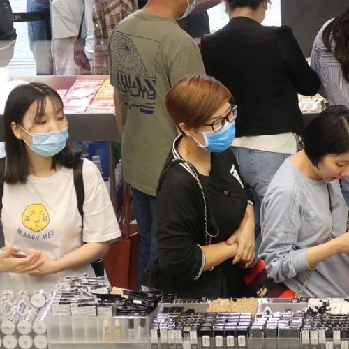 买化妆品为什么要送一堆小样?