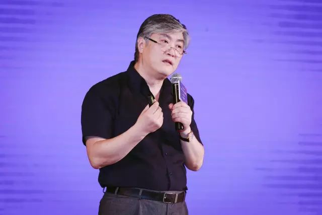 渠道持续萎缩下，服饰企业的春天在哪里？